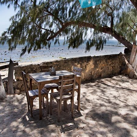 Cemara Beachfront Suite Mondu Esterno foto